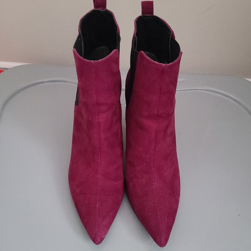 Womens fashion ankle boots, Guess designer boots, size 7.5